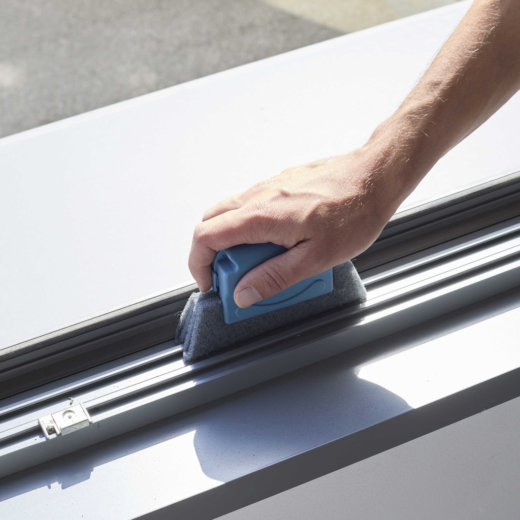 BROSSE NETTOYAGE SPECIALE RAINURE FENETRE M24