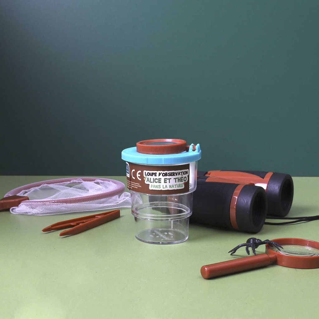 PETIT POT AVEC LOUPE POUR INSECTE M24