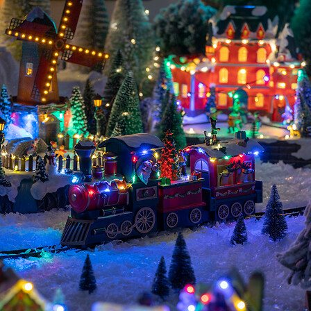 VILLAGE LUMINEUX - TRAIN DU PÈRE NOËL MUSICAL ET LUMINEUX AVEC MOUVEMENT -  18 LEDS - À 3 PILES AAA NON INCLUSES