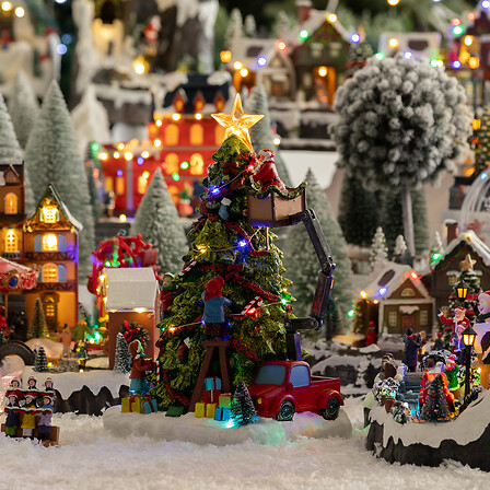 VILLAGE DE NOËL - SAPIN MUSICAL ET LUMINEUX AVEC MOUVEMENT - PÈRE NOËL - 27 LEDS - À 3 PILES AA NON INCLUSES