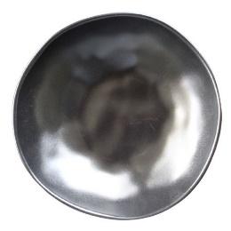 ASSIETTE CREUSE RONDE BOSSELEE NOIRE MAT 22CM